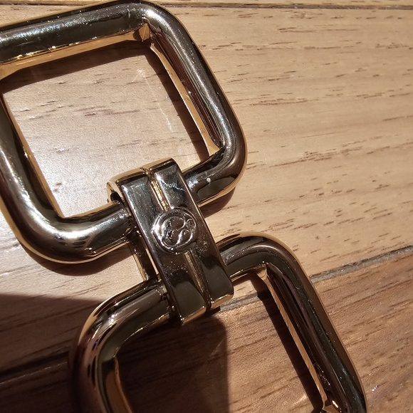 St. John Metallic Gold Square Link Belt - Picture 2 of 4